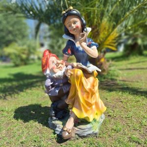 Садовая фигура Девочка с гномом 82х43х40 см.