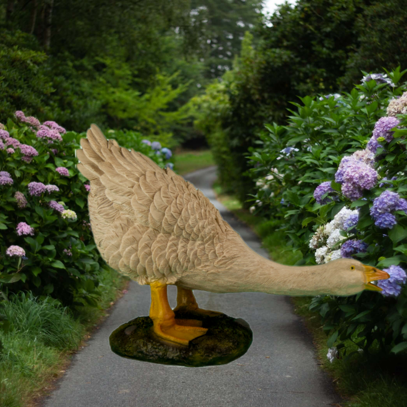 Садовая фигура Гусь наклонившийся, 38х48 см.