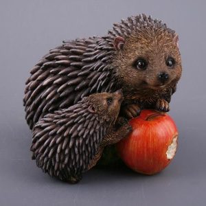 Садовая фигура Ёжики с яблоком, 18х23 см.