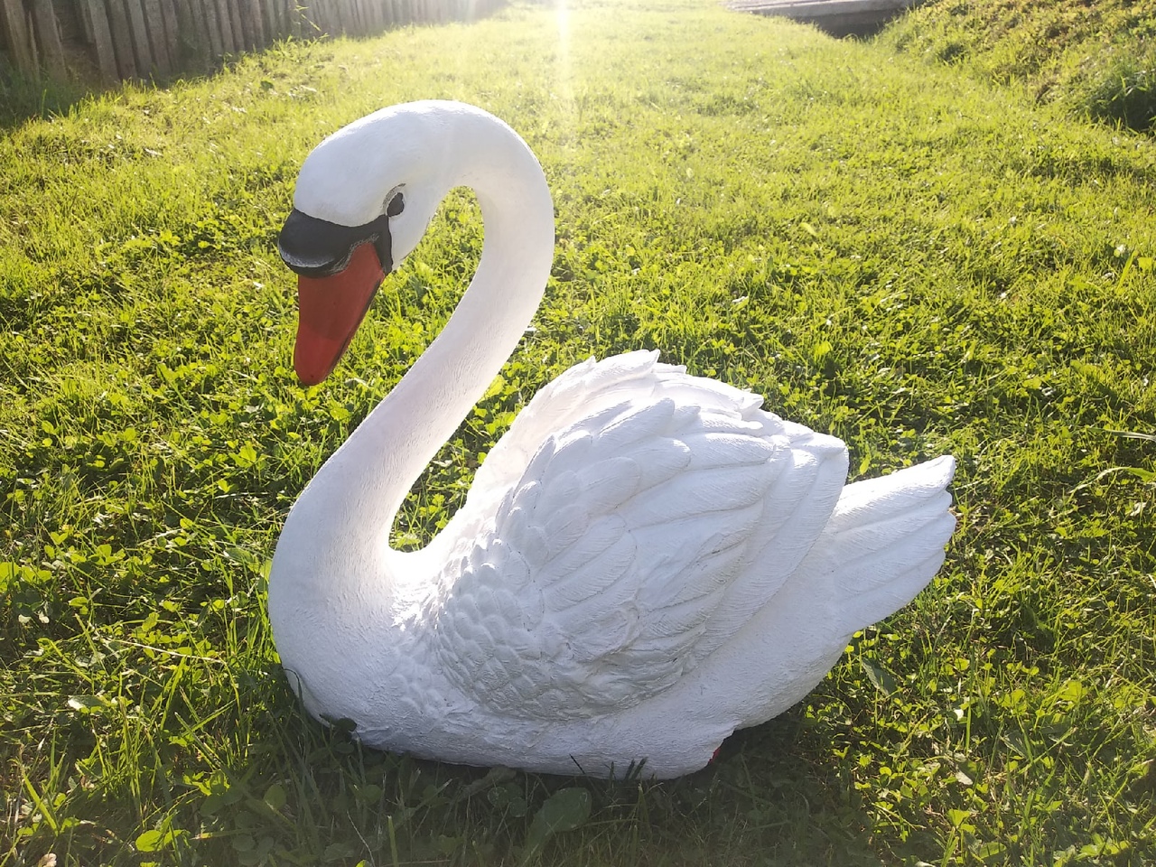 Садовая фигура Лебедь белый большой, 36х55 см.