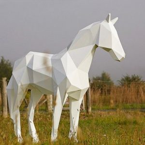 Полигональная фигура Конь 293 х 225 х 82 см