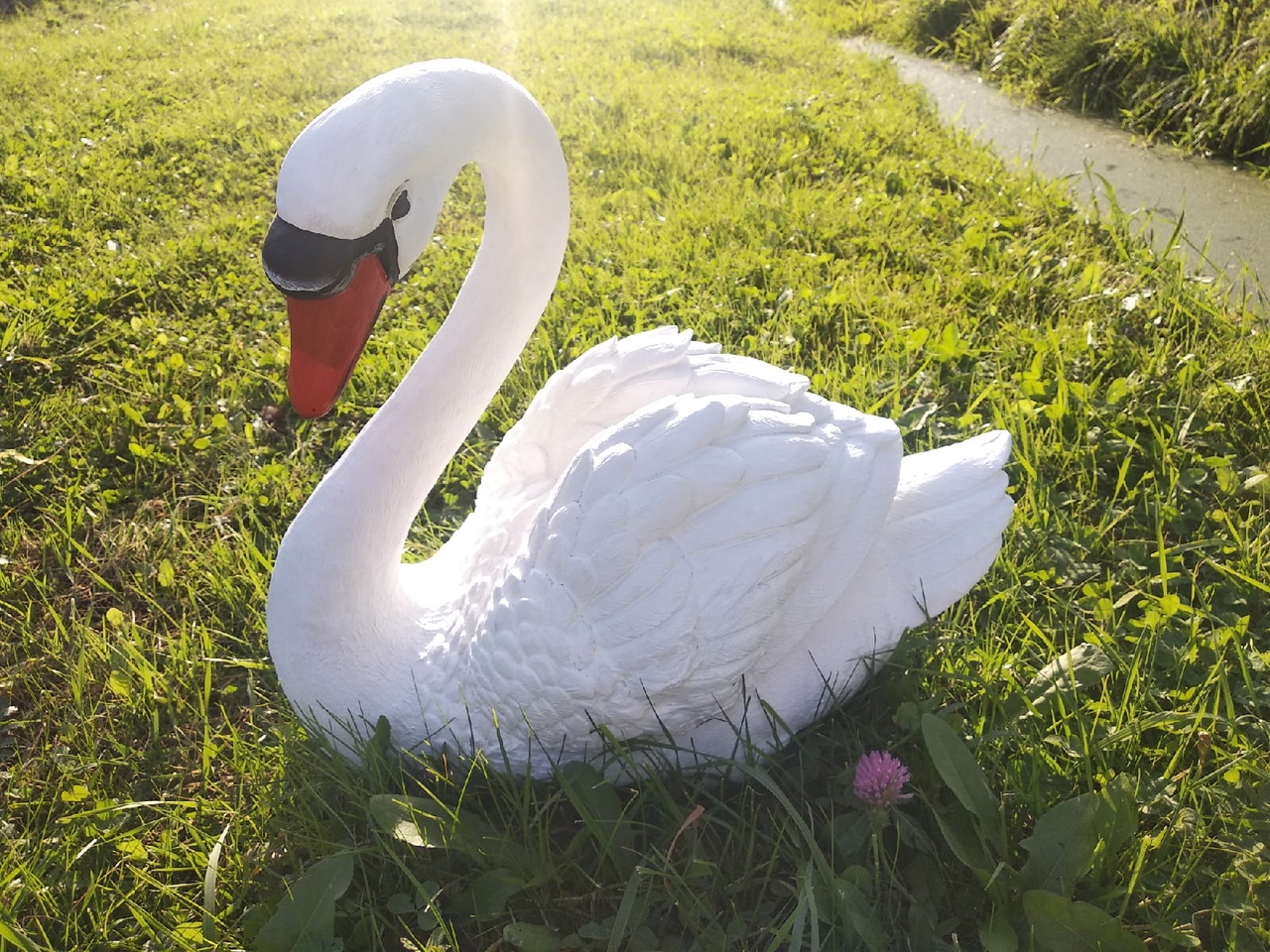 Садовая фигура Лебедь белый большой, 36х55 см. — изображение 2