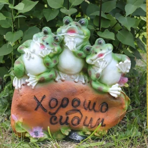 Садовая фигура Лягушки на камне "Хорошо сидим", 38х33 см.