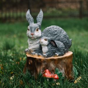 Садовая фигура Пень с зайцами 43х45 см