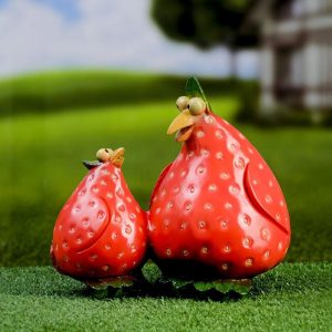 Садовая фигура Клубничные курочки, 26х33 см.