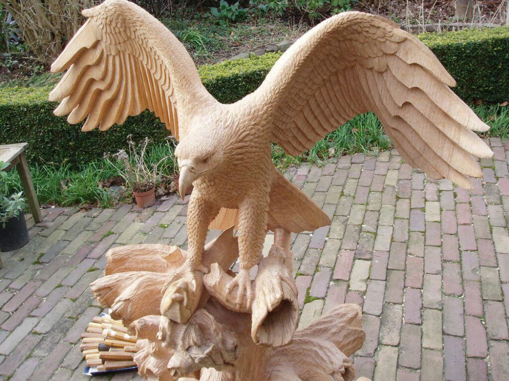 Деревянная скульптура Орёл 130х100х193 см.