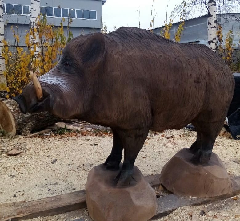 Деревянная скульптура Кабан 120 x 160 x 90 см