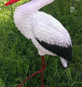 Садовая фигура Аист с грудкой 70х29 см