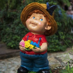 Мальчик в шляпе с цветами 68х30 см