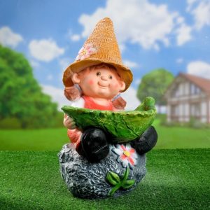 Садовая фигура Девочка на камне 50х50 см