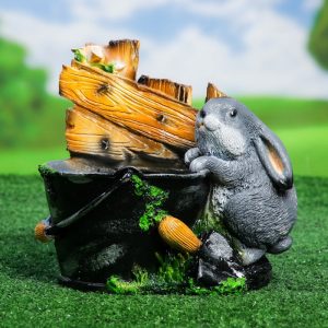 Кашпо Заяц с ведром у забора
