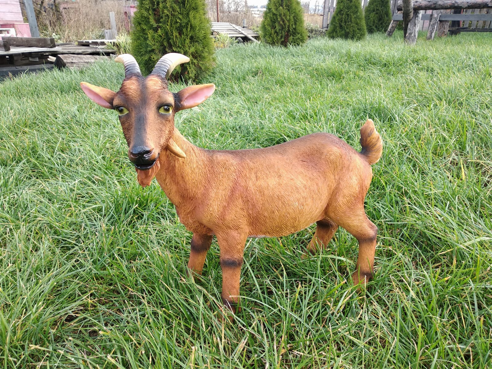 Садовая фигура Коза коричневая, 47 см. — изображение 4