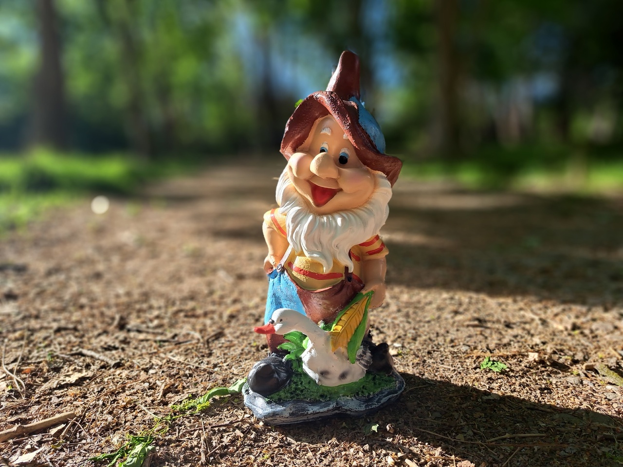 Садовая фигура Гном с гусем 19х38 см — изображение 4