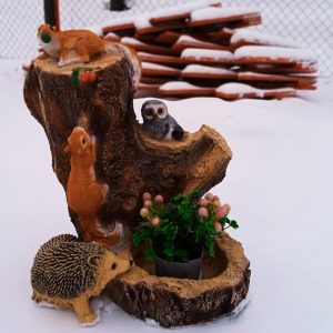 Декор для сада Пень с белками совой и ежом 65х48 см