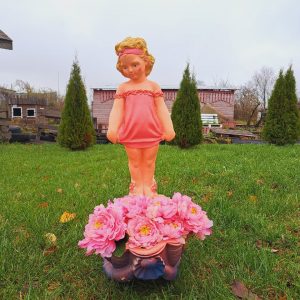 Садовая фигура Девочка на ракушке 85х53 см.