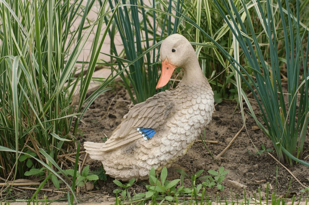 Садовая фигура Утка маленькая стоячая, 21х19 см.