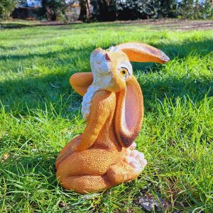 Садовая фигура Зайка позирует  28х15 см