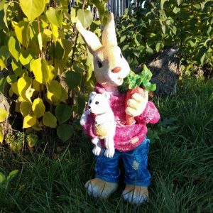 Садовая фигура Зайка с морковкой, 58 см.