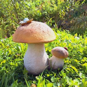 Садовая фигура Гриб белый, двойной с бабочкой 29х23 см