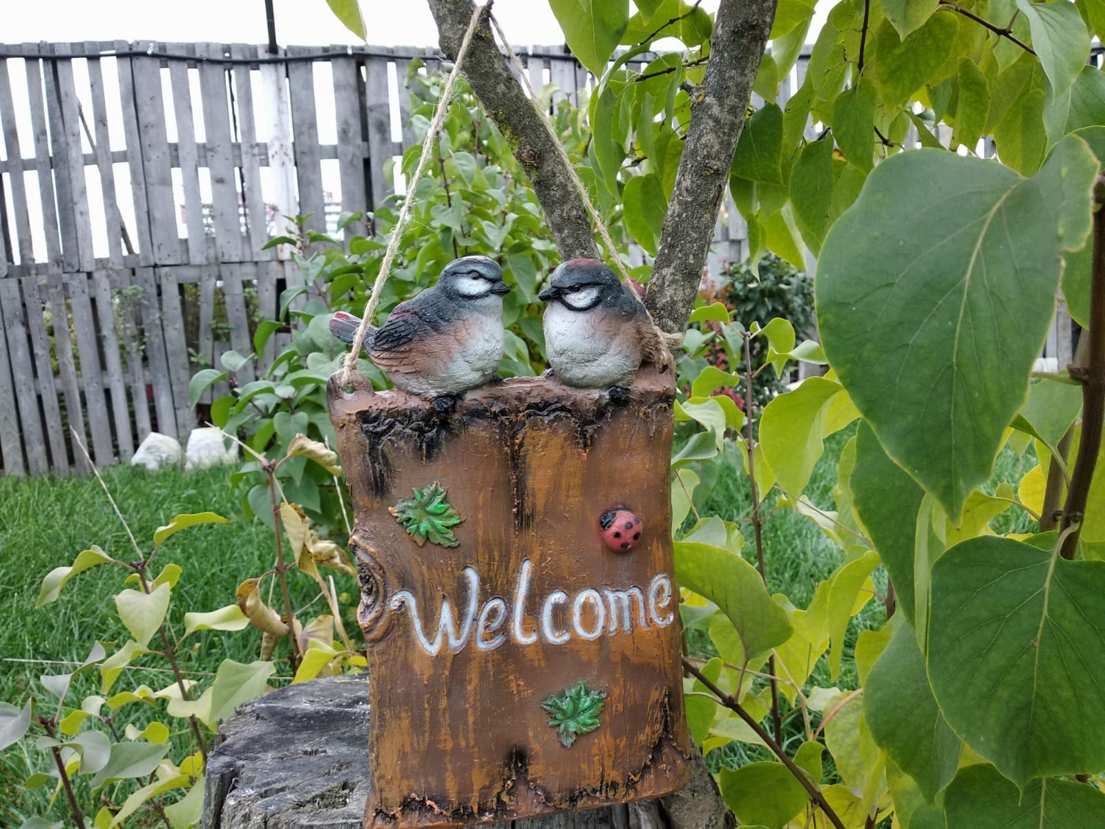 Садовая фигура Подвеска Дощечка с птицами, 24х15 см. — изображение 3