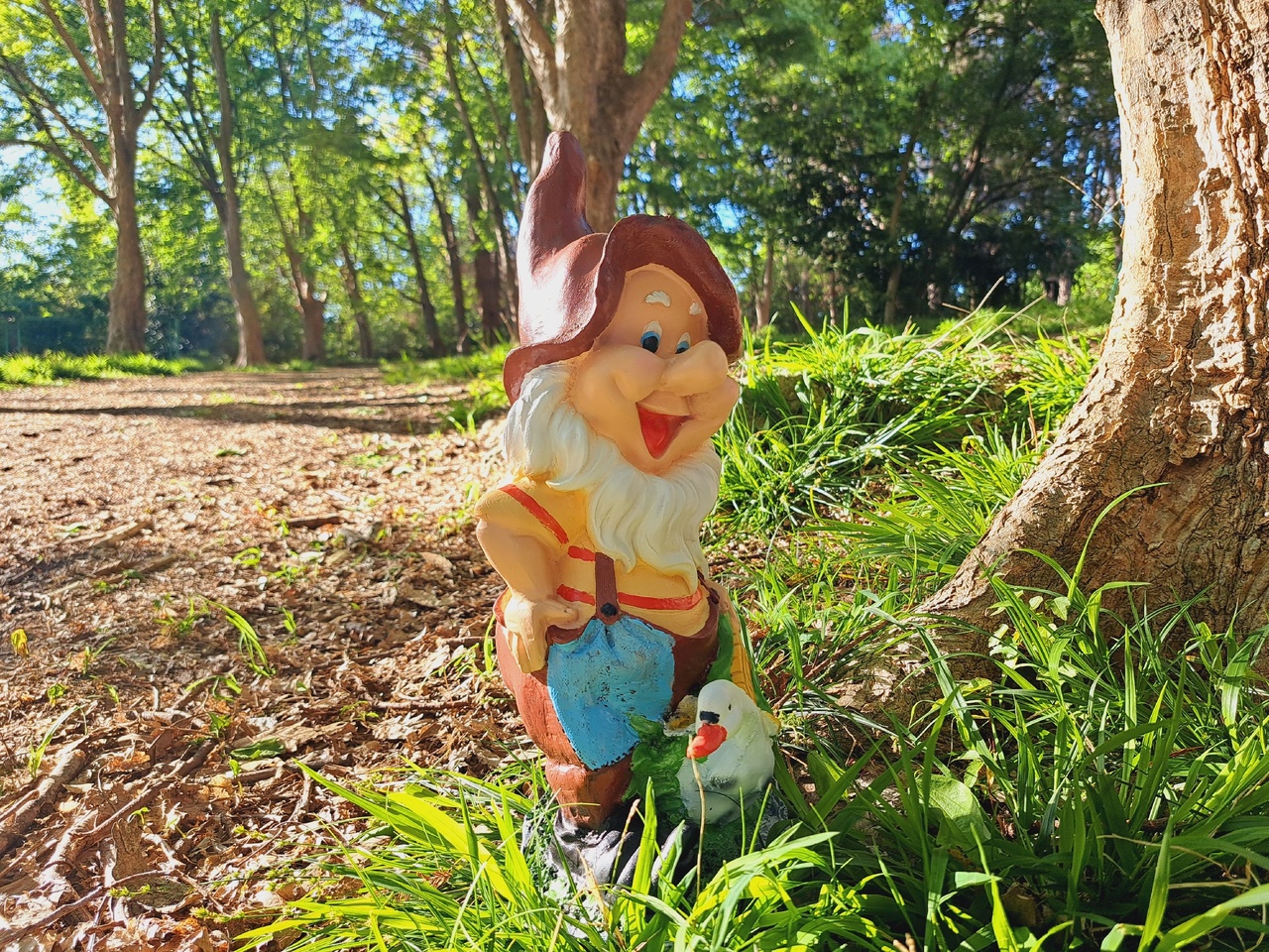 Садовая фигура Гном с гусем 19х38 см — изображение 3