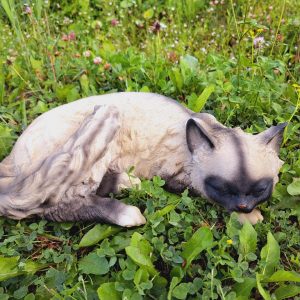 Садовая фигура Кошка спящая пушистая, 12х36 см.