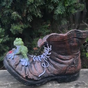 Кашпо Башмак с лягушкой 45х30 см