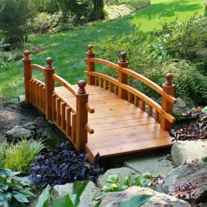 Садовый мостик из дерева