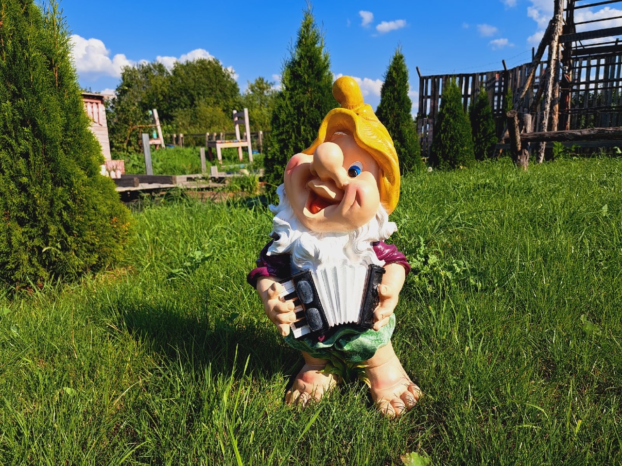 Садовая фигура Гномик с гармошкой 33х68 см. — изображение 2