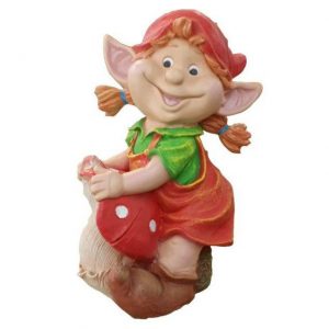 Садовая фигура Гномик девочка тащит гриб 30х41 см.