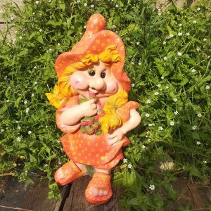 Садовая фигура Девочка клубничка 55х30 см