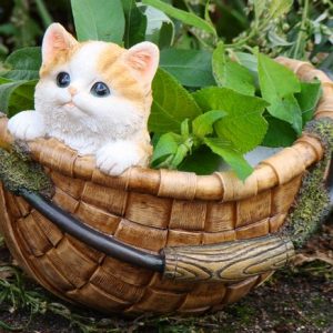 Кашпо Котенок в круглой корзине