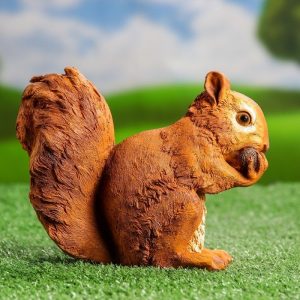 Садовая фигура Белочка с орешками, 28х21 см.