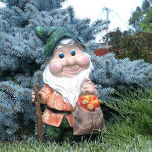 Садовая фигура Гном с мешком моркови и палкой 40х29 см.
