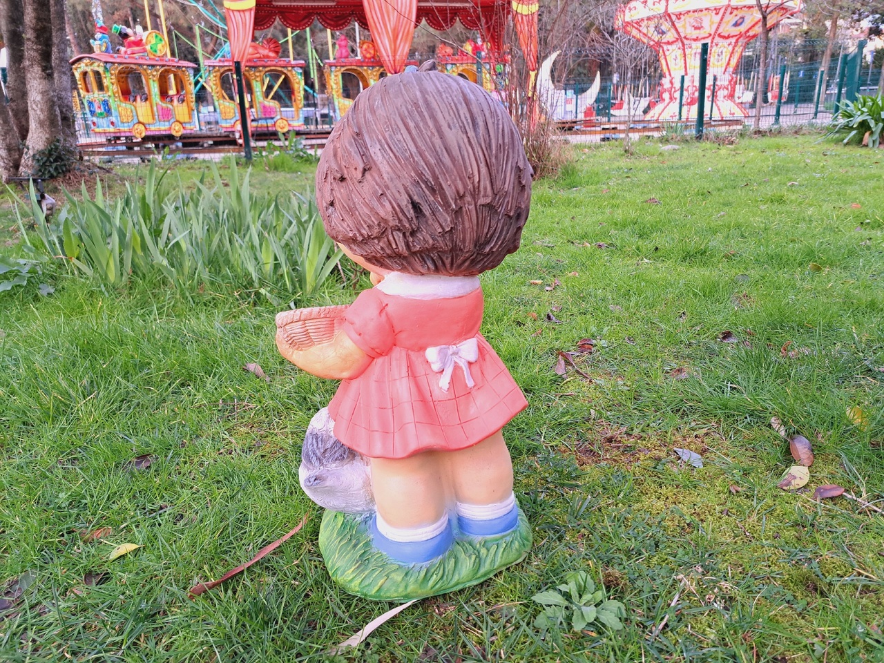 Садовая фигура Девочка с гусем 48х25 см — изображение 4