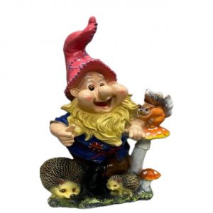 Садовая фигура гном с ежами и белкой 76х50 см