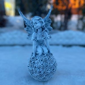 Античная Скульптура Фея на шаре с цветами 30Х23Х12 см