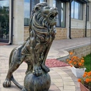 Скульптура лев большой на шаре 115х80х40 см