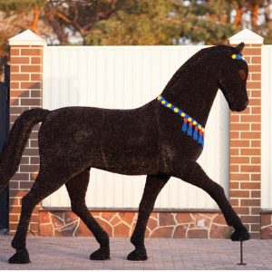 Топиарная фигура конь, 230x65x230 см