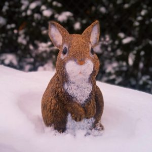 Садовая фигура Заяц лапки на животе, 24х22 см.