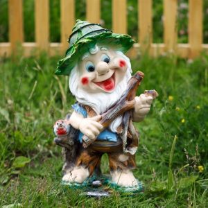 Садовая фигура Гномик в шляпке с рогаткой 23х40 см.