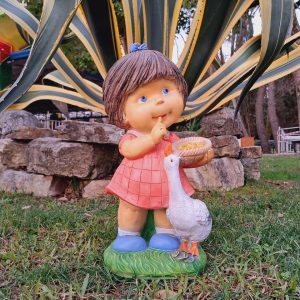 Садовая фигура Девочка с гусем 48х25 см