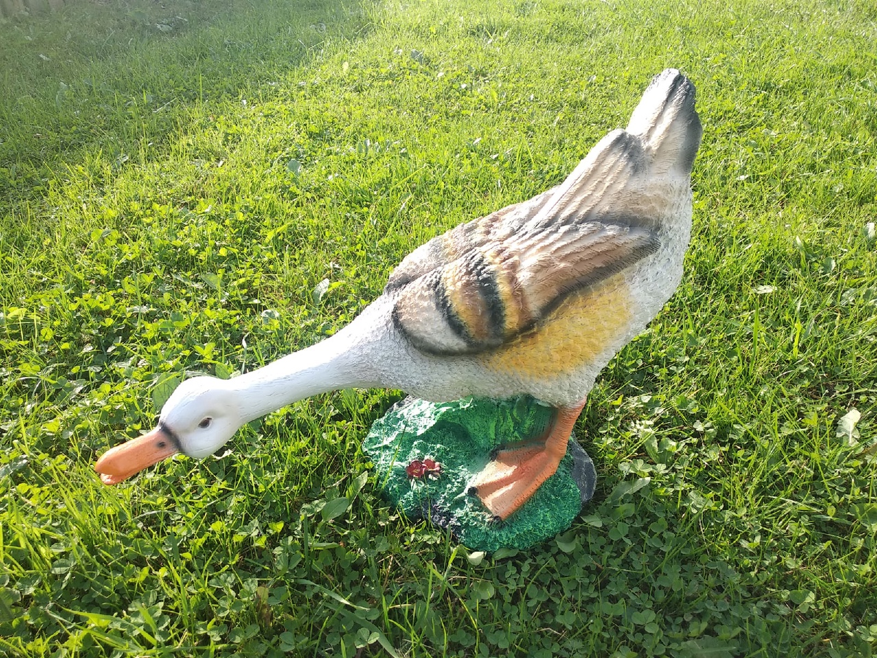 Садовая фигура Гусыня шея вниз, 38 см.