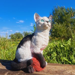 Садовая фигура Кошка Мурка с клубком, 29х21 см.