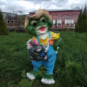 Садовая фигура Лягушка огородник с лейкой 75 см