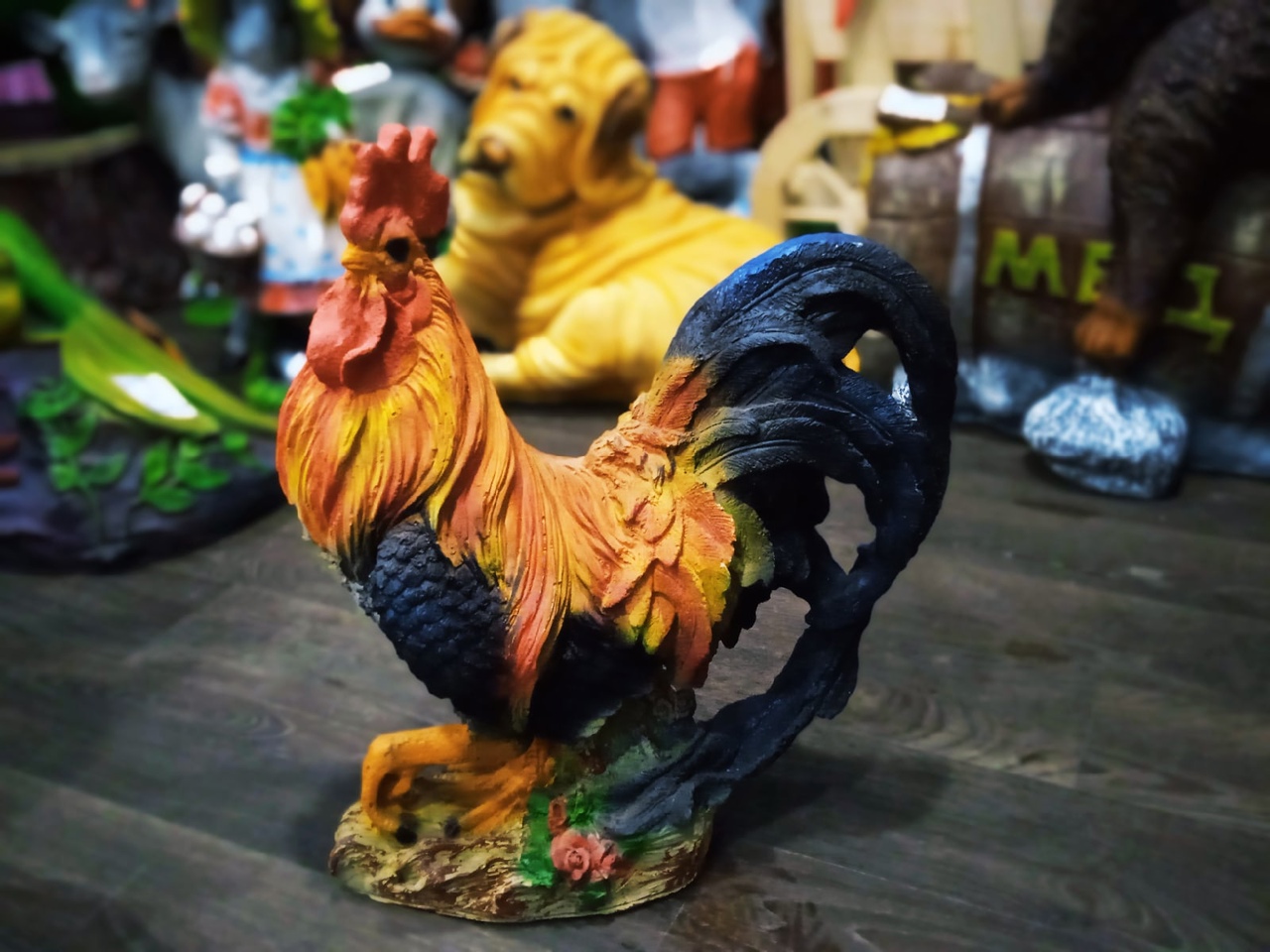 Садовая фигура Петух с большим хвостом 45 см.