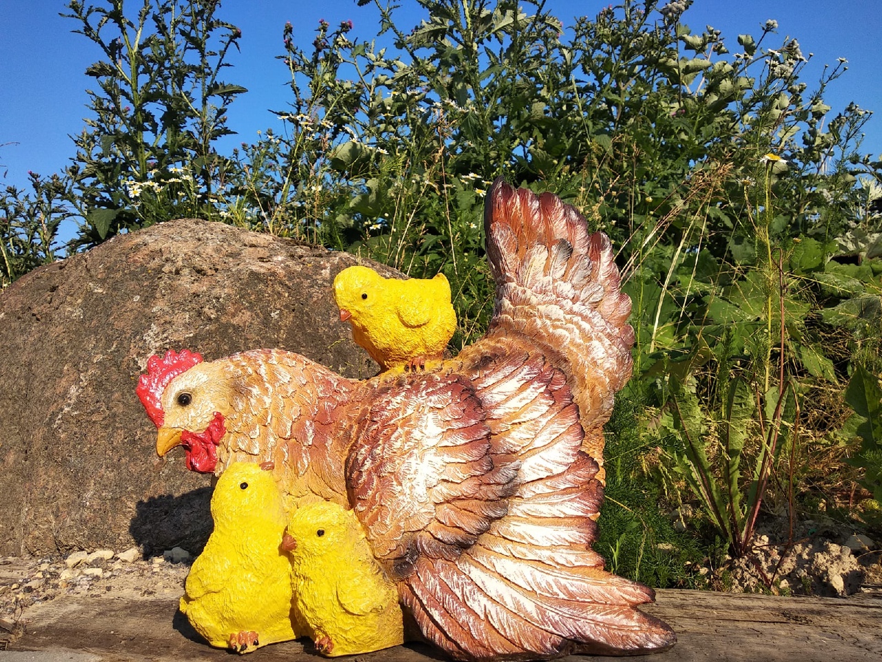 Садовая фигура Курочка с цыплятами сидячая, 34х35 см. — изображение 3