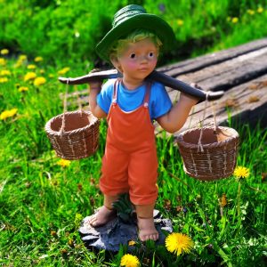 Садовая фигура Мальчик с коромыслом с корзинами, 48х33 см.