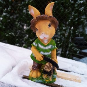 Садовая фигура Заяц с пилой, 55 см.
