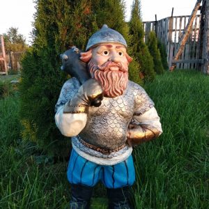 Садовая фигура из сказки Богатырь 38х74 см.